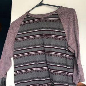 Men’s Medium Navajo print baseball T